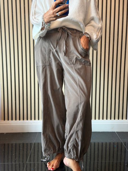 Needlecord  balloon leg trousers