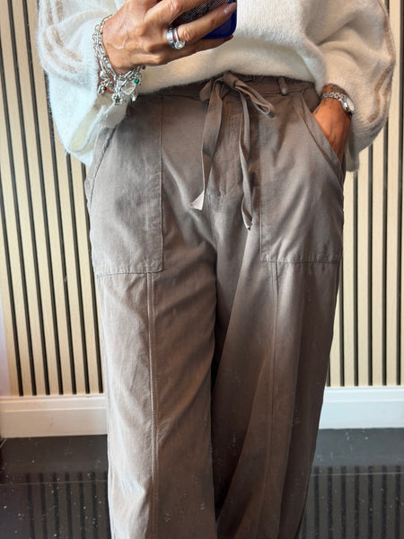 Needlecord  balloon leg trousers
