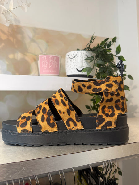 Gladiator sandals with chunky sole