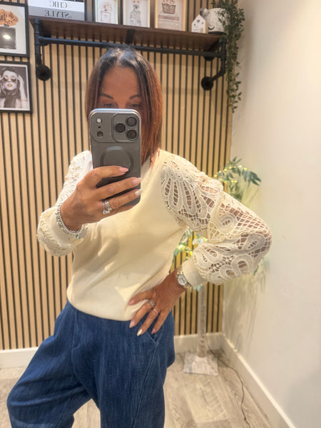 Soft knit jumper with lace sleeves