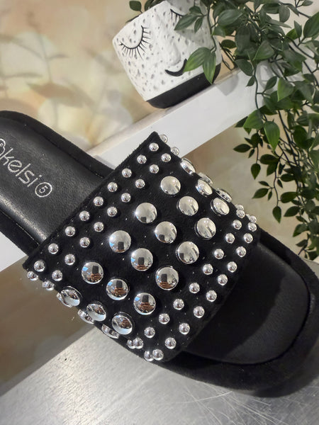 Wedge studded Slider