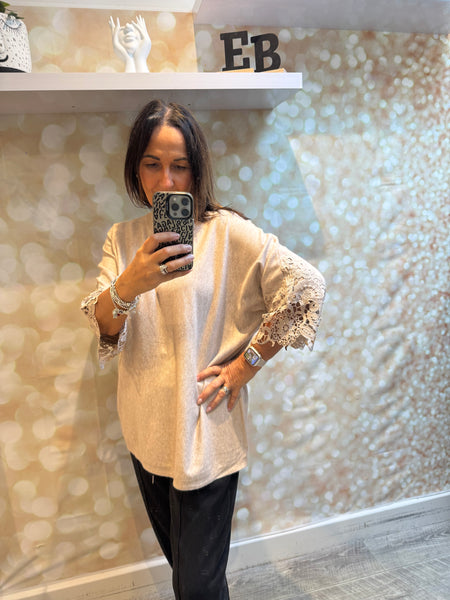 Soft knit jumper with lace sleeves
