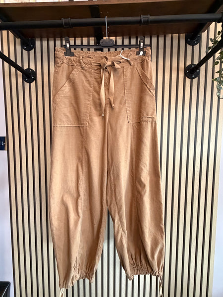 Needlecord  balloon leg trousers