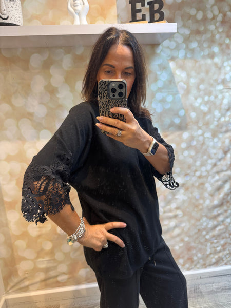 Soft knit jumper with lace sleeves