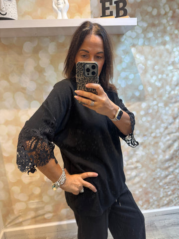 Soft knit jumper with lace sleeves