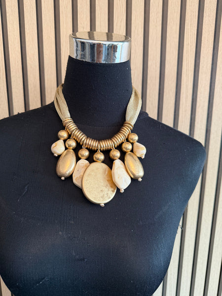 Mesh Necklace with chunky stones