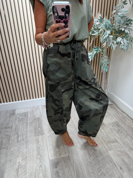 Camo balloon leg trousers