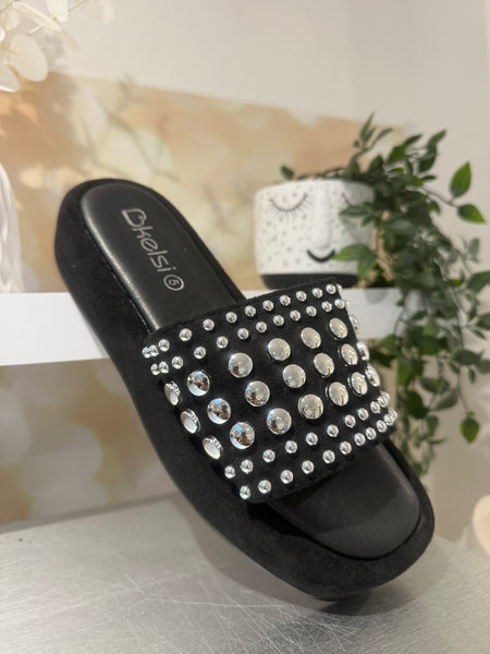 Wedge studded Slider