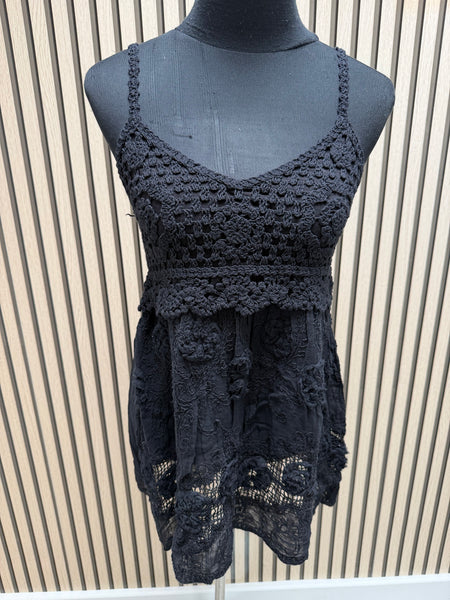 Crochet broderie anglaise top