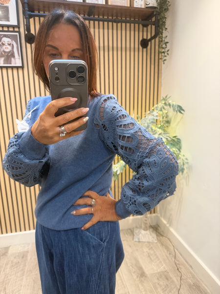 Soft knit jumper with lace sleeves