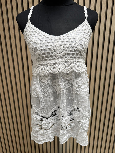 Crochet broderie anglaise top