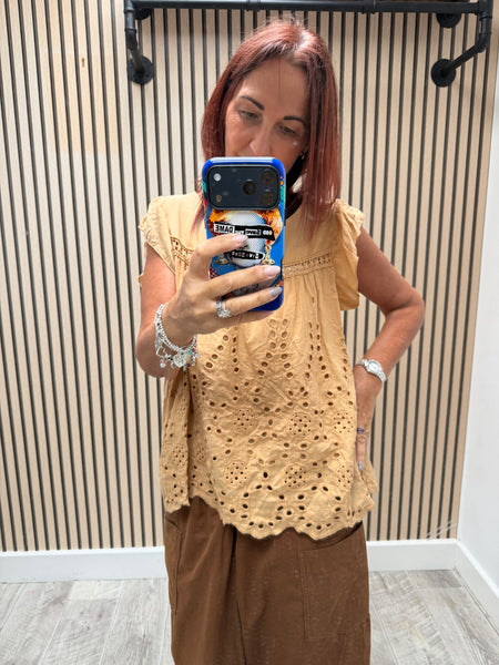 Broderie anglaise swing  top