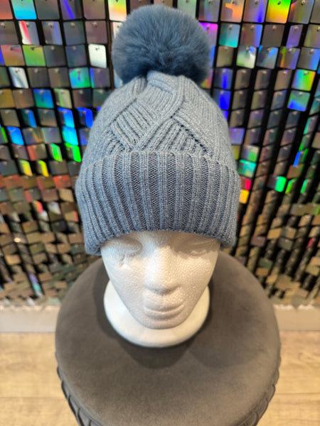 Pom Pom Bob hat