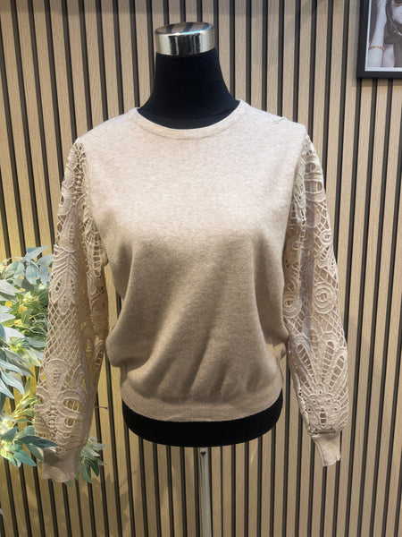 Soft knit jumper with lace sleeves
