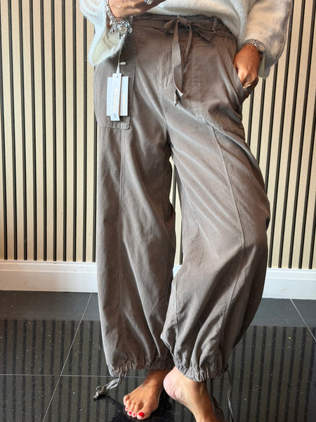 Needlecord  balloon leg trousers