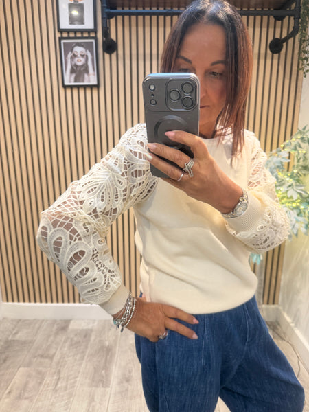 Soft knit jumper with lace sleeves