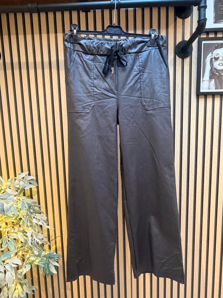 Wide leg Magic Trousers