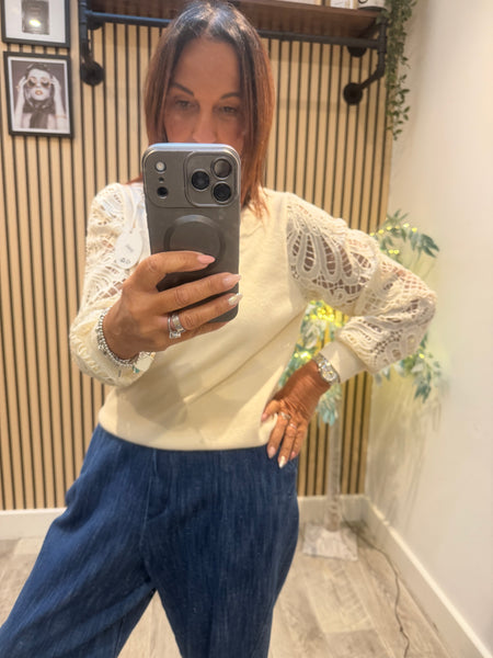Soft knit jumper with lace sleeves