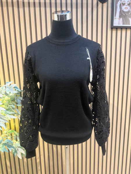 Soft knit jumper with lace sleeves