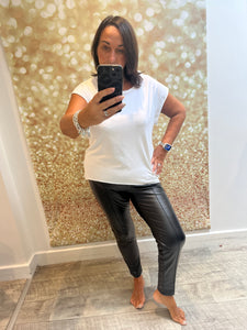 Studio Basic T-shirt