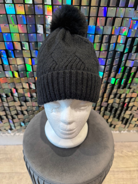 Pom Pom Bob hat
