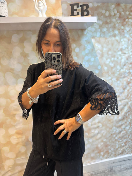 Soft knit jumper with lace sleeves