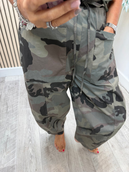 Camo balloon leg trousers