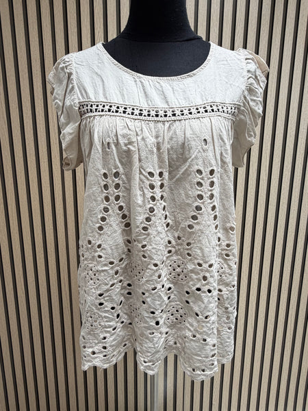 Broderie anglaise swing  top