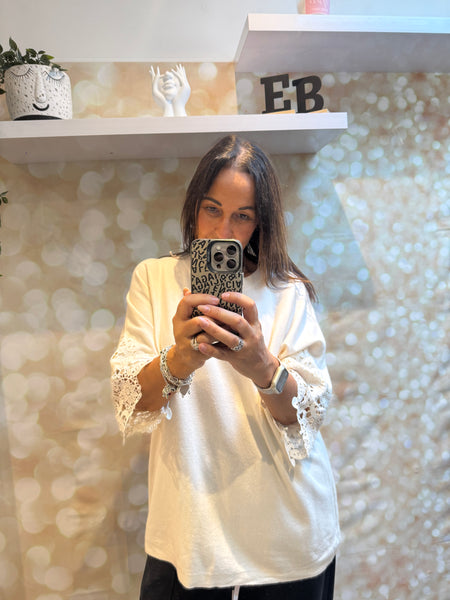Soft knit jumper with lace sleeves