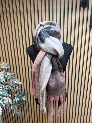Check Wooly scarf with tassells