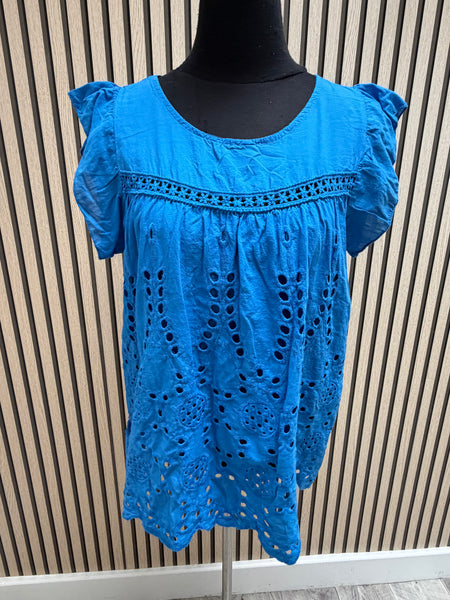 Broderie anglaise swing  top