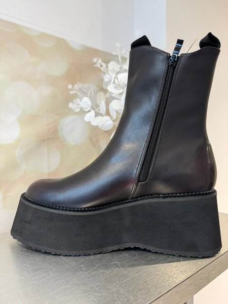 Platform Chelsea Boots
