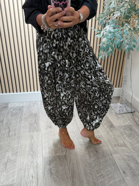 Wide waist Leopard BalloonTrousers