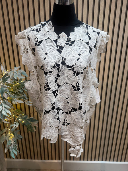 Shell Cut Out Top