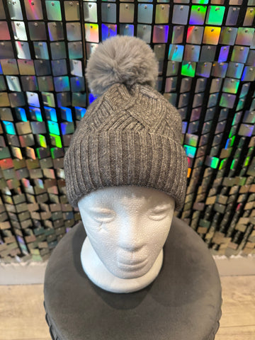 Pom Pom Bob hat