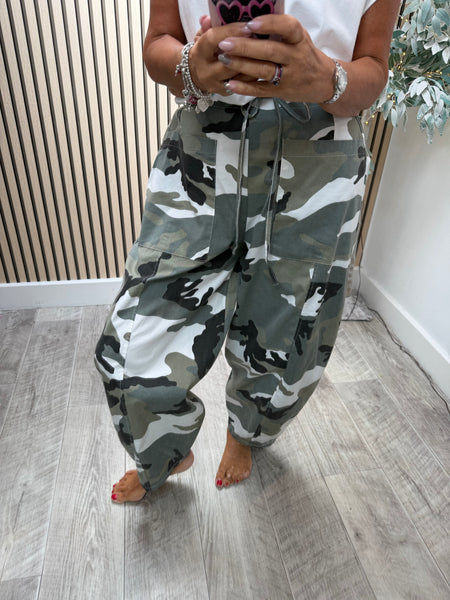 Camo balloon leg trousers